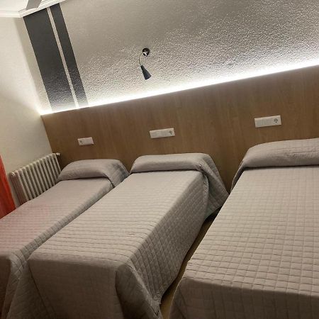 Hostal Uria Саламанка Экстерьер фото