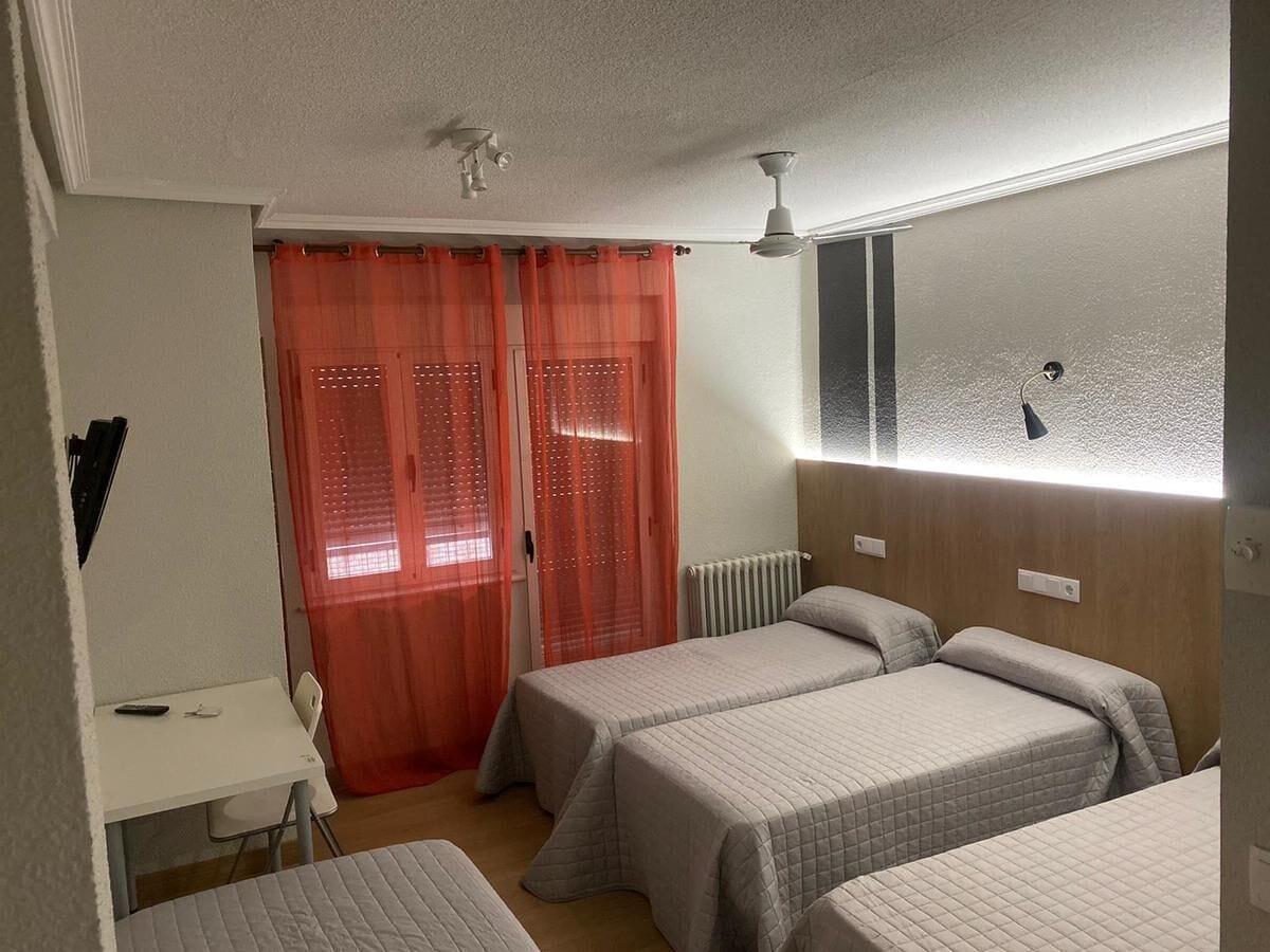 Hostal Uria Саламанка Экстерьер фото